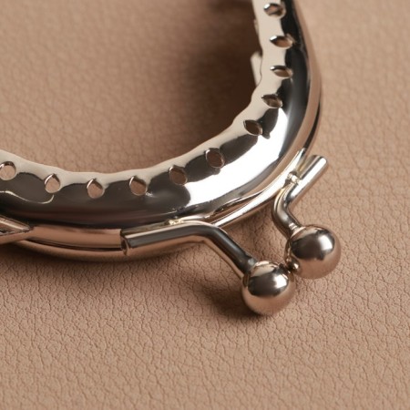 Farmoire of the sewing "semicircle", with a ring, 5.3 × 4.5 cm, silver color-1