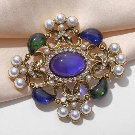 Brooch "Empress" reward, colored in black gold