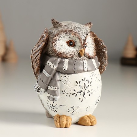 Polystone souvenir "Eagle in a gray-white scarf" 8.5x7x10.5 cm-1
