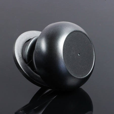 Assessoir on a panel with a flavor, gravitational rings, rotates from the sun, planet, black-4