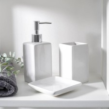 A set of accessories for the bathroom 