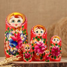 Nesting doll 