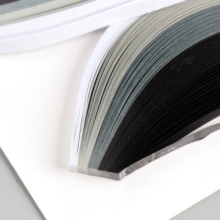 Strips for quilling 100 strips density 120 g "from white to black" w. 0.5 cm dl. 39cm-1