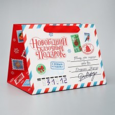 Gift package with a wide bottom 