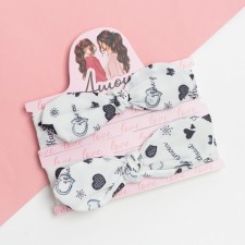 A set of crumb of the baby for mom and daughter 