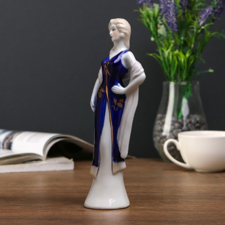Souvenir Ceramics "Madmoiselle Eloise in the cape" 22x7x5 cm-3