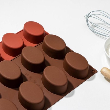 The form for baking is the “figure. Ellipse smooth ”, silicon, 28.5 × 17.2 cm, 8 cells (7.4 × 5.2 × 3 cm), mixing color-8