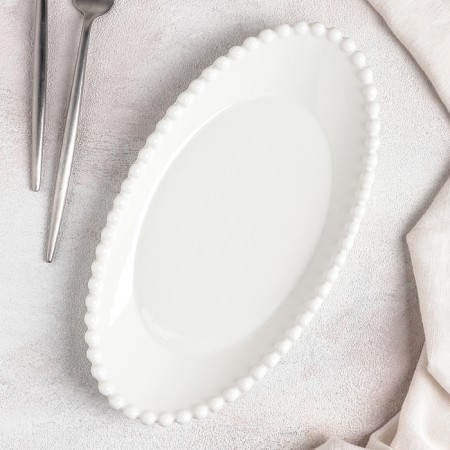 Ceramic oval "Classics" dish, 27.5 × 14 × 4 cm, white color