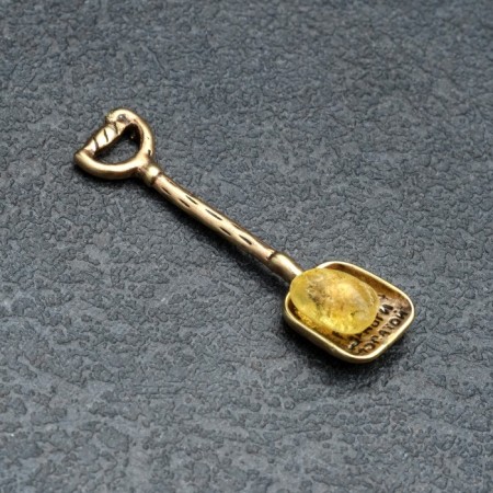 Koshelki souvenir "Shovel", brass, amber