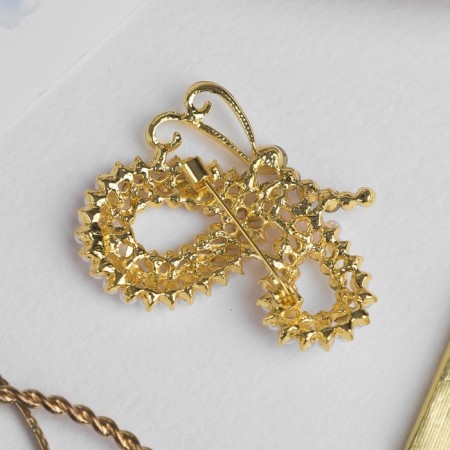 Brooch "Butterfly" pearl, white color in yellow gold-2