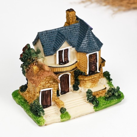 Figure "Domestic House" 8x5x8cm-3