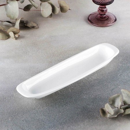 Porcelain dish, 28 × 7.5 cm, white color