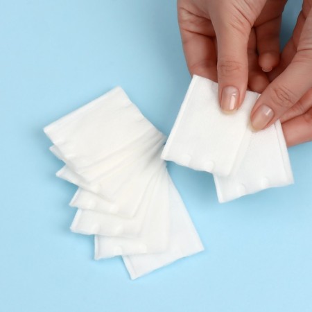 Road set, 4 objects, hat, brush, soap 18 (+/- 2) sheets, cotton pads 10 pieces-8