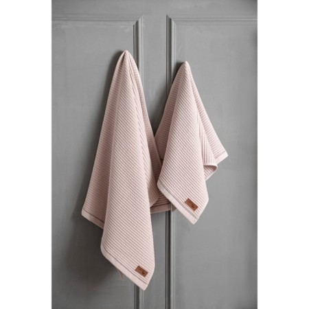 A towel is 50x90 rob light pink