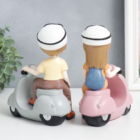 Souvenir Polystone "Boy/Girl on a moped" MIX 14x7.5x16 cm-2