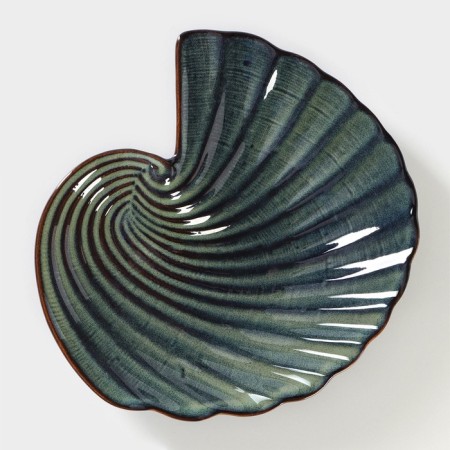Ceramic serving "shell", d = 20 cm