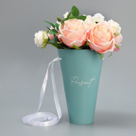 Packet for flowers conical round folding on tapes "Present", 15 x 23.3 x 7.5 cm