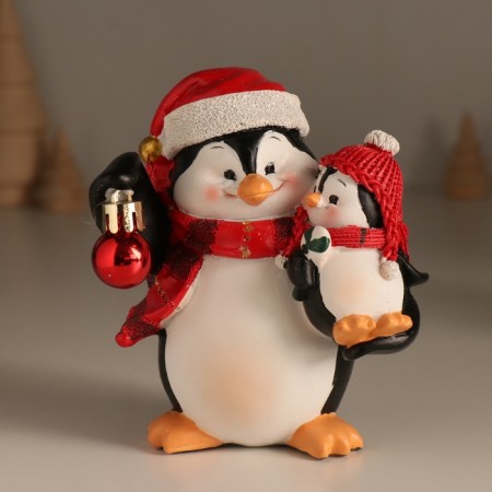 Polystone souvenir "Penguin with baby and Christmas ball" 11x7.5x12 cm