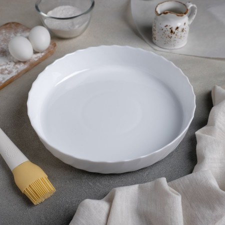 Trianon glass -ceramic baking form, 1.5 l, d = 26 cm, white color