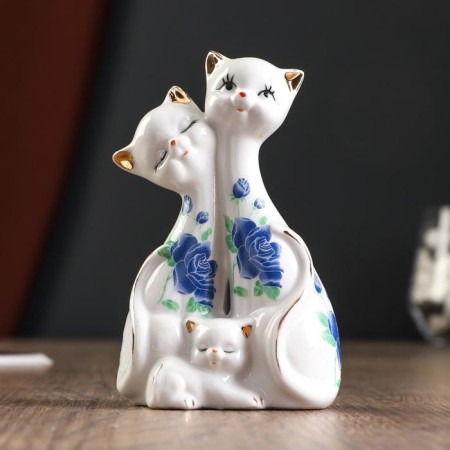 Souvenir ceramics "Two cats with a kitten" 13x8 cm