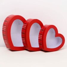 A set of boxes with a window 3 in 1 heart l: 22x18.5x6.5 m: 19.5x16.5x5.8 s: 15.5x14x5 cm