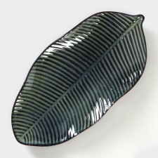 Ceramic serving dish 