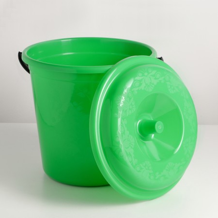 A bucket with a lid, 10 l, color mix-1