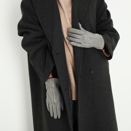 Gloves are female, dimensionless, with insulation, the color is light gray-3