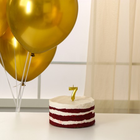 Set of candle in a cake + 5 balls, number 7, gold-1