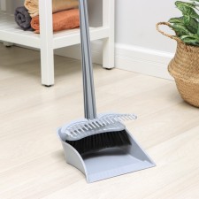 Comfort cleaning set, 3 objects: scoop, brush, crest, color mix
