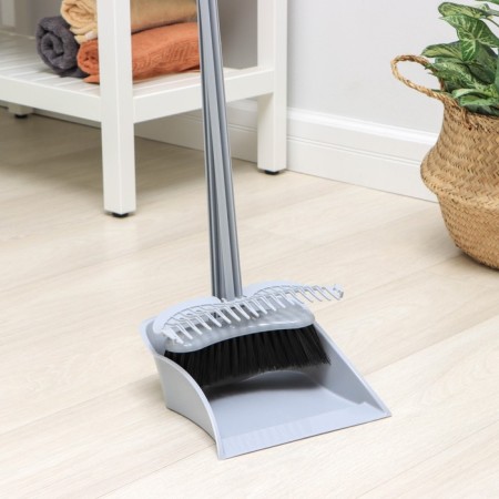 Comfort cleaning set, 3 objects: scoop, brush, crest, color mix