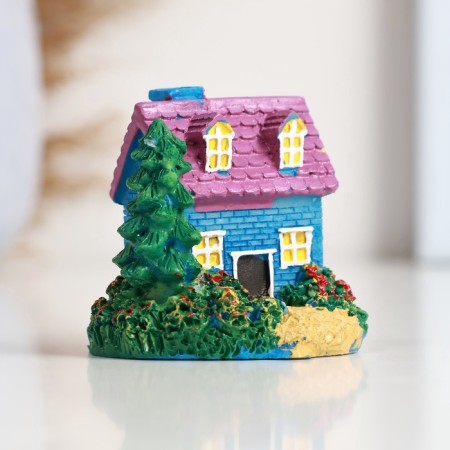 Figure "House on the edge" 5x4x6cm-2