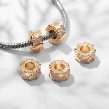 Separator "hearts", white color in gold