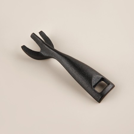 Cast iron pan on a wooden stand Sl Home, D = 22.5 cm, h = 2.5 cm, black color is black-2