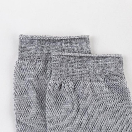 Male socks in the grid, the color is light gray, size 29-1