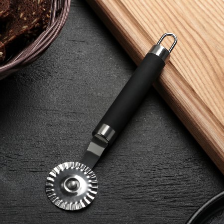 Knife for pizza and dough Venus, 18 cm, handle Soft-Touch, black color