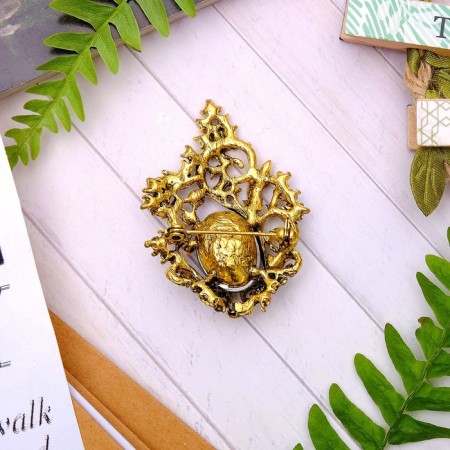 Brooch "openwork", emerald color in black gold-2