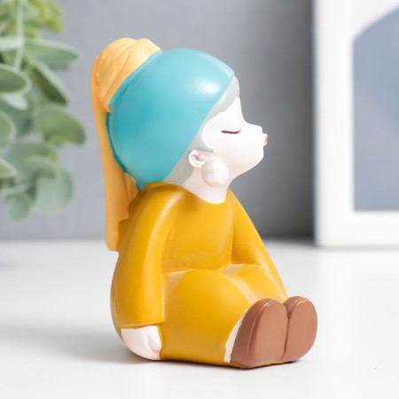 Souvenir Polystone "Baby in a yellow dress with earrings" 6x9.2x5.5cm-3