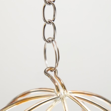The hay feeder is a metal sphere, 8 x 8 x 15 cm-6