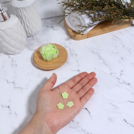 Leaf soap in the layer case 4.5*4.5*2cm (jasmine) Green bag from-5
