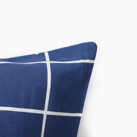 The pillowcase is economy and I "tattersol" ts.-1