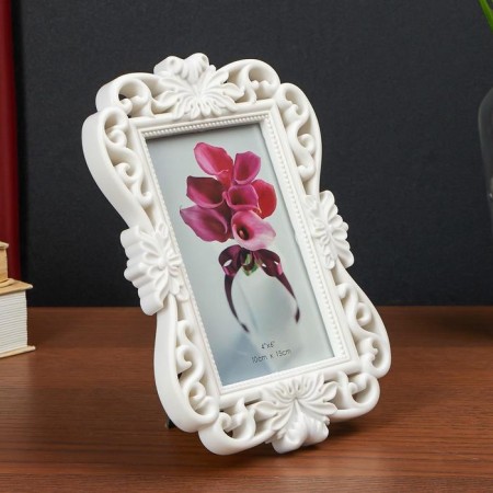 Photo frame plastic 10x15 cm "Figure" white 22x16 cm-1