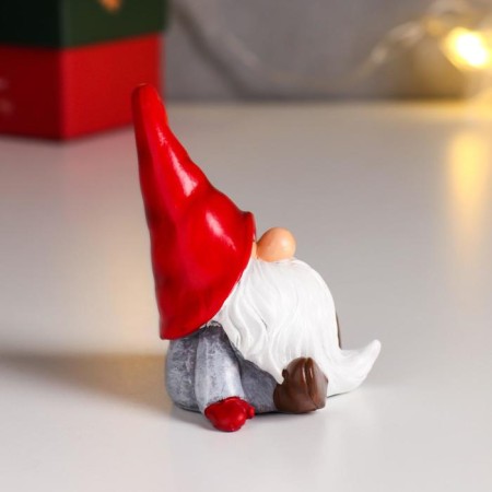 Souvenir Polystone "Grandfather Frost in the Red cap" 7x6.3x5 cm-2