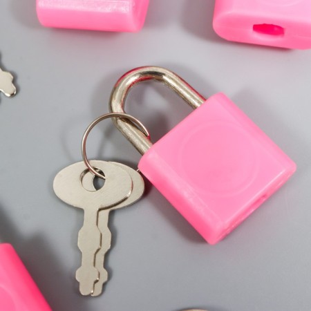 Lacking with a key for the casket metal, plastic set 5 pcs C286 3.1x1.9 cm