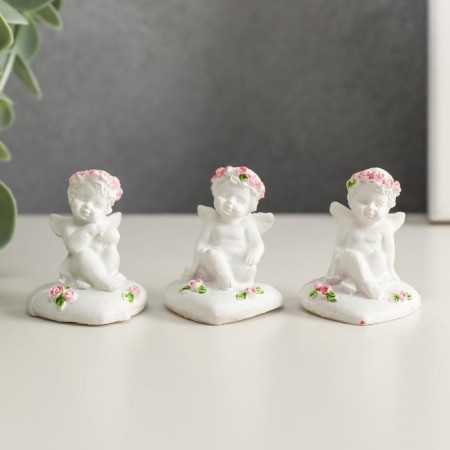 Figure Polystone "Angel on the heart in roses" mix 3.7x3.3x2 cm