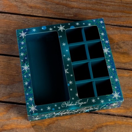 Box for 8 sweets + chocolate, with a window, "snowflakes", 17.7 x 17.85 x 3.85 cm-1
