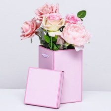The box is folding, pink, 14 x 23 cm