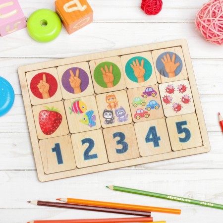 Developing wooden game "We count up to five"