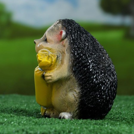 Garden figure "Hedgehog with candy" 13x11x16cm-1
