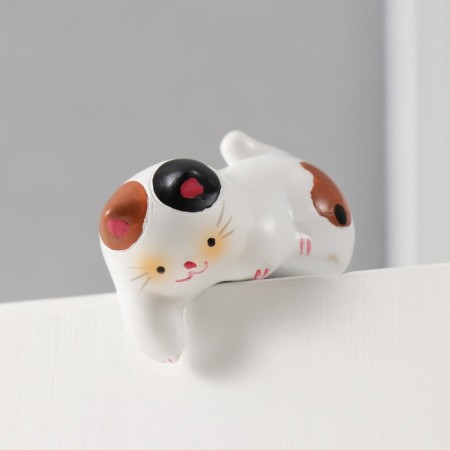 Polystone souvenir "Curious cat" 6x3.8x5 cm